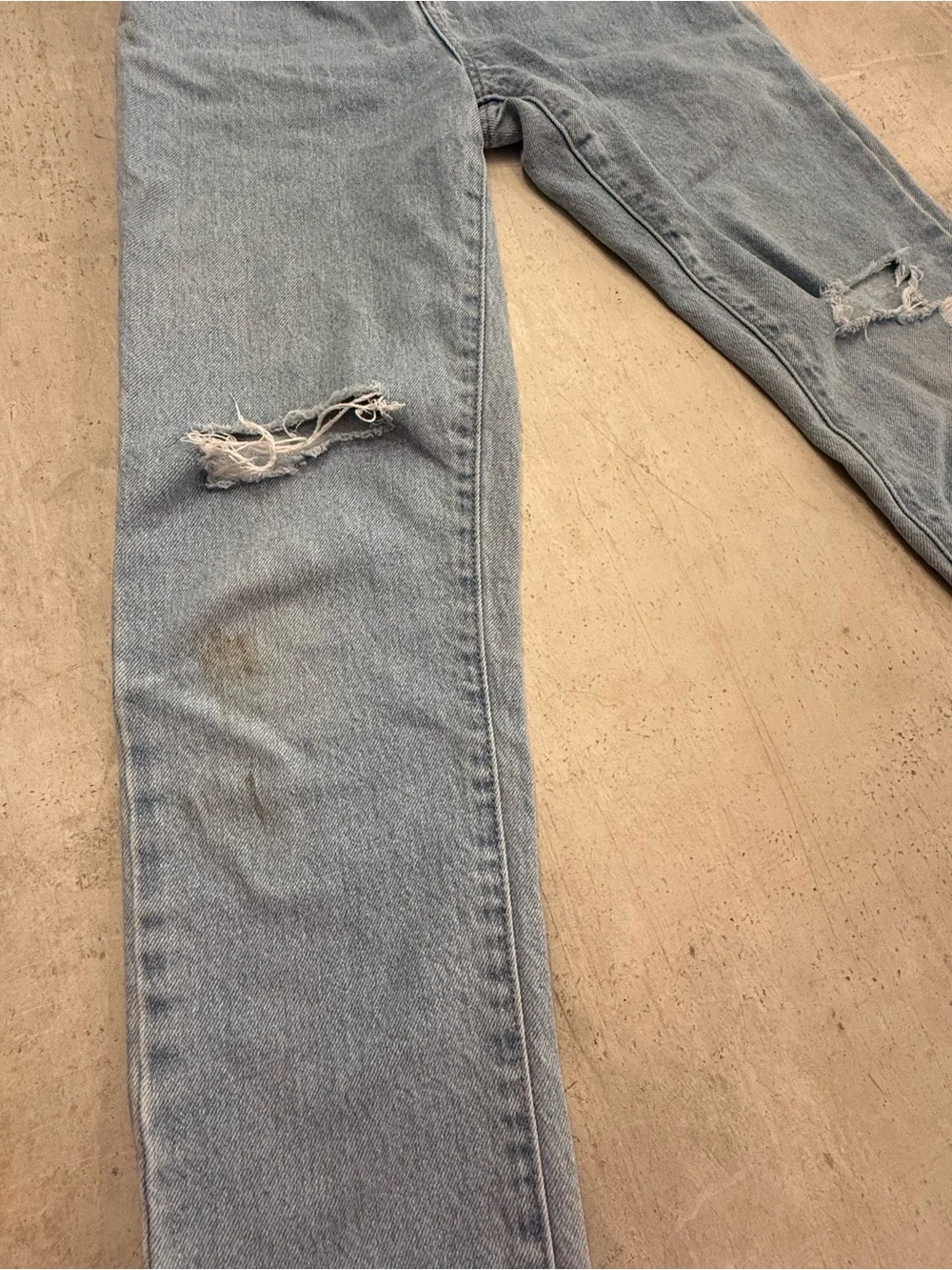 Forever 21 Girls Light Wash Distressed Straight Leg Jeans Size 9/10